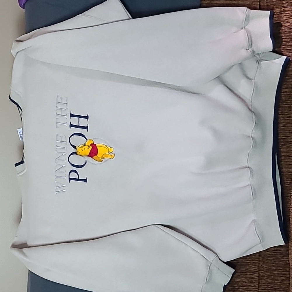 Vintage Disney Women's Winnie the Pooh Sweatshirt Sz XLarge  Embroidered​
